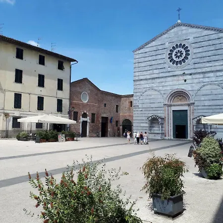 Luce Konukevi Lucca